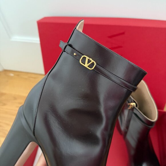 NWT Valentino Garavani Platform Ankle Boots Leather Logo Buckle Block Heel - Picture 6 of 11